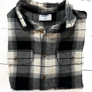Old Navy Men's Black and Cream Checkered Shirt